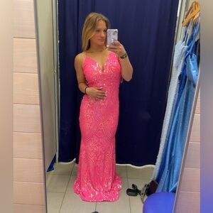 Hot pink windsor prom dress, size M, never worn, tags still on, no alterations
